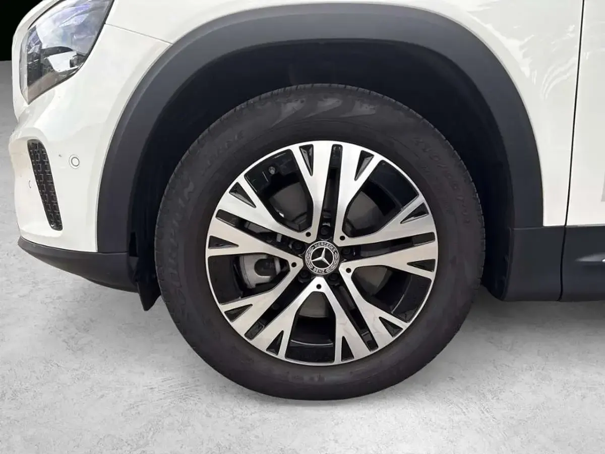 Gebraucht Mercedes GLB200 Progressive 150 PS (110 kW) 2026 Weiß SUV