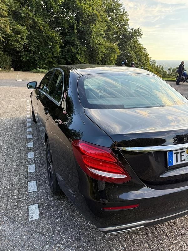 Gebraucht Mercedes E200 184 PS (135 kW) 2016 Schwarz Limousine