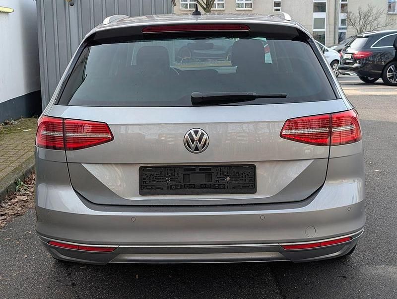 Gebraucht VW Passat Highline 150 PS (110 kW) 2018 Pyritsilber metallic Kombi