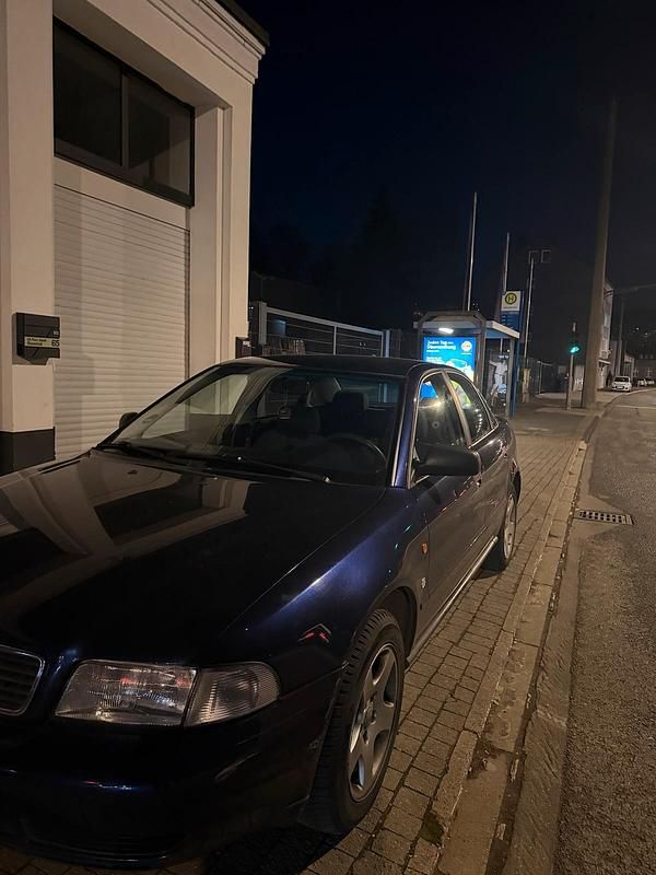Usata Audi A4 101 CV (74 kW) 1996 Blu Berlina