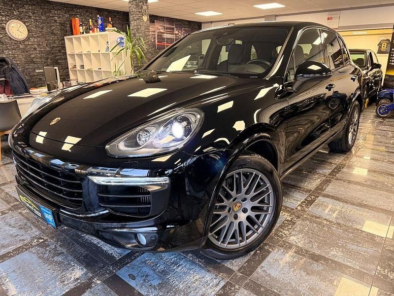 Schwarz Gebraucht 2018 Porsche Cayenne Platinum Edition SUV | 38.900 € (Etwas zu teuer) - Bild 1/4