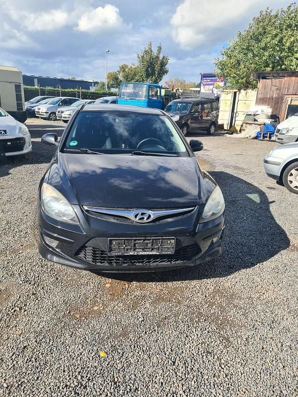 Blau Gebraucht 2010 Hyundai i30 Edition Kombi | 1.250 € (Guter Preis) - Bild 1/4