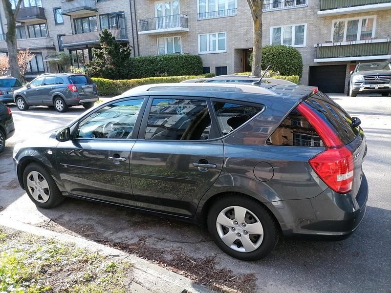 Gebraucht Kia Ceed 109 PS (80 kW) 2010 Grün Kleinwagen