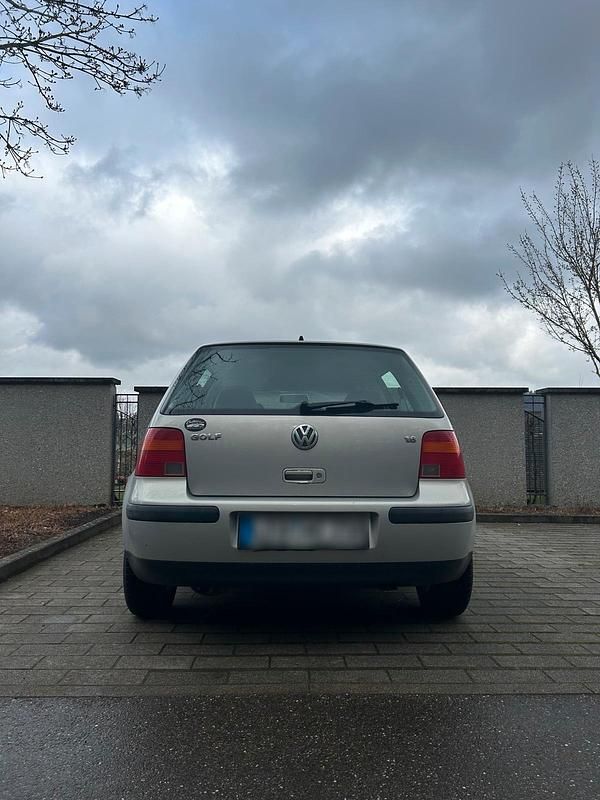 Gebraucht VW Golf IV 100 PS (73 kW) 2000 Silber Kleinwagen