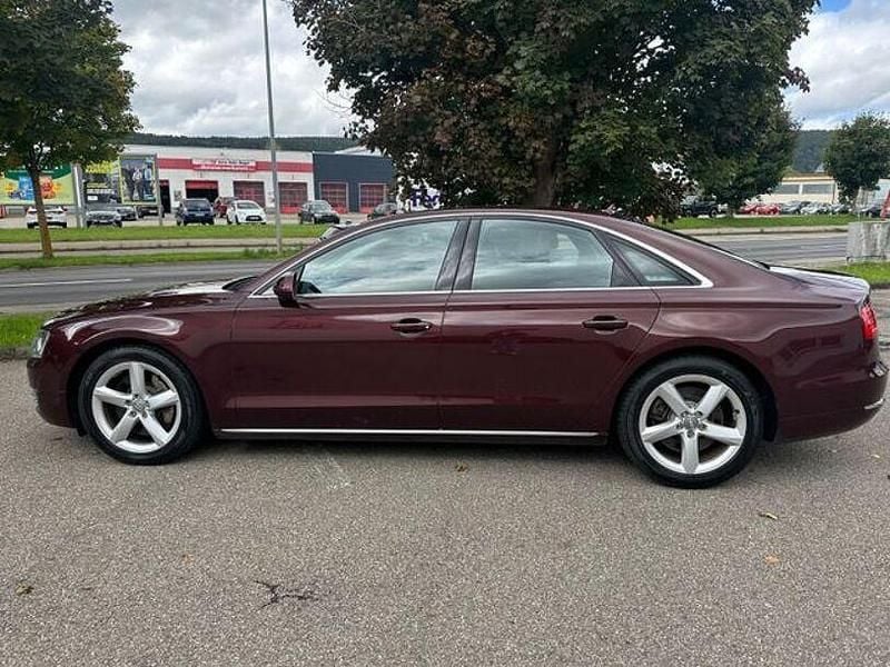 Gebraucht Audi A8 Ambiente 371 PS (272 kW) 2011 Rot Limousine