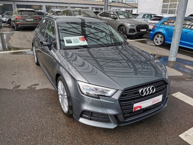 Grau Gebraucht 2018 Audi A3 Sportback Sport Limousine | 23.300 € (Etwas zu teuer) - Bild 1/4