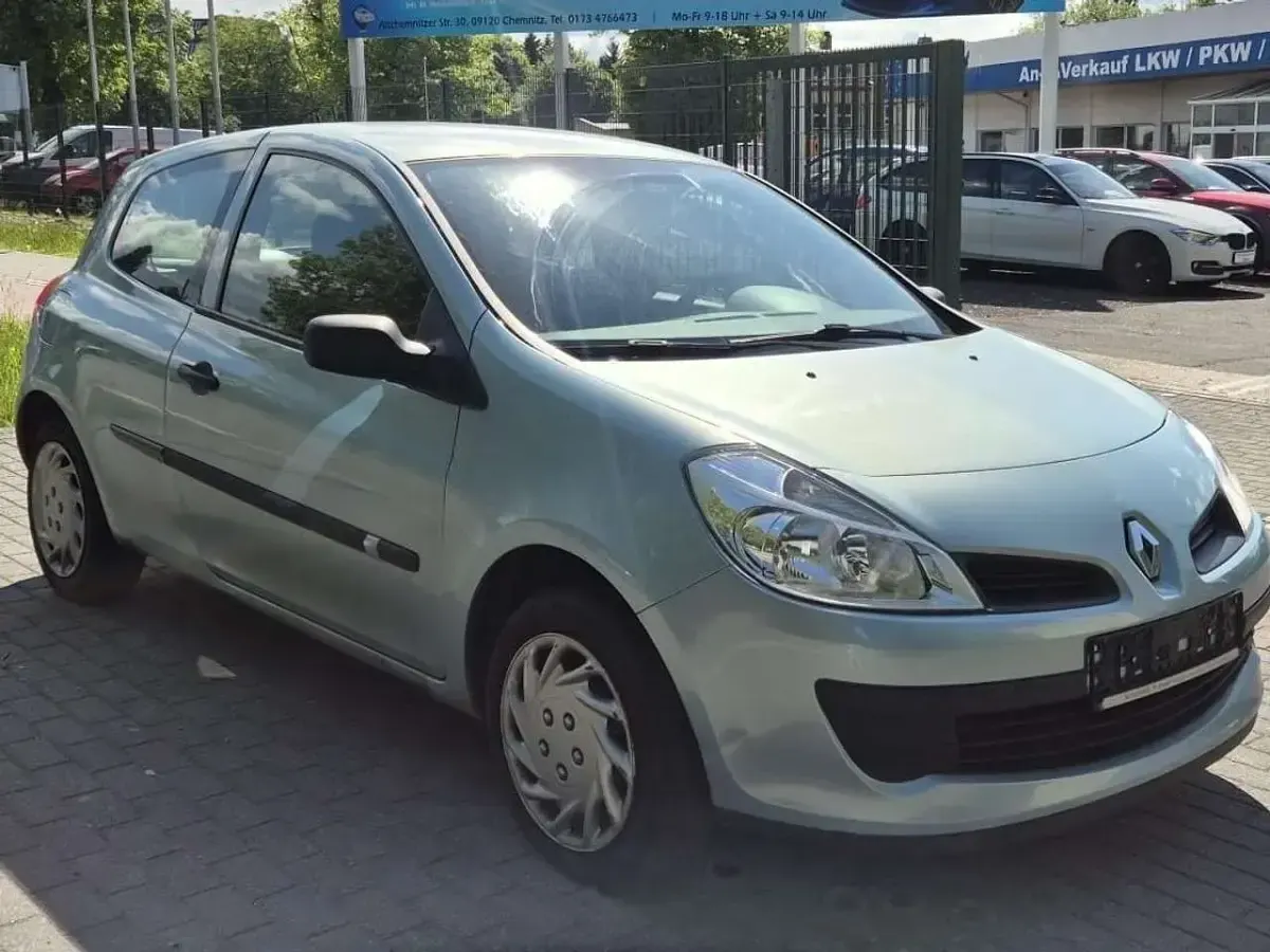 Gebraucht Renault Clio II Authentique 75 PS (55 kW) 2008 Blau "iceberg" Kleinwagen