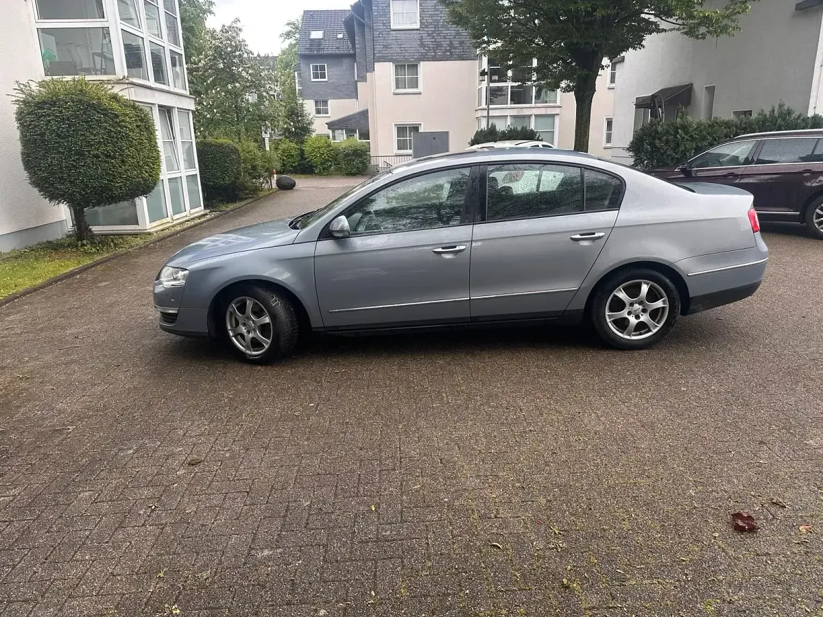 Gebraucht VW Passat Sportline 122 PS (89 kW) 2010 Grau Limousine