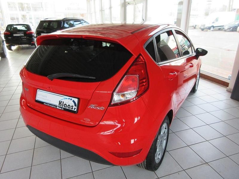 Gebraucht Ford Fiesta 65 PS (47 kW) 2013 Rot Limousine