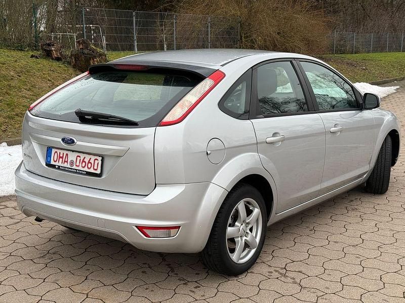 Używany Ford Focus Style 101 KM (74 kW) 2011 Srebrny Sedan/Limuzyna