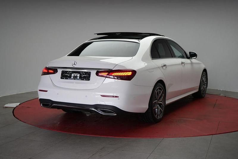 Gebraucht Mercedes E300 AMG 265 PS (194 kW) 2022 Weiß Limousine