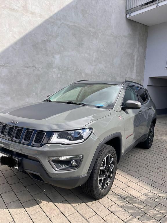 Grau Gebraucht 2020 Jeep Compass Trailhawk SUV | 21.800 € (Fairer Preis) - Bild 1/4