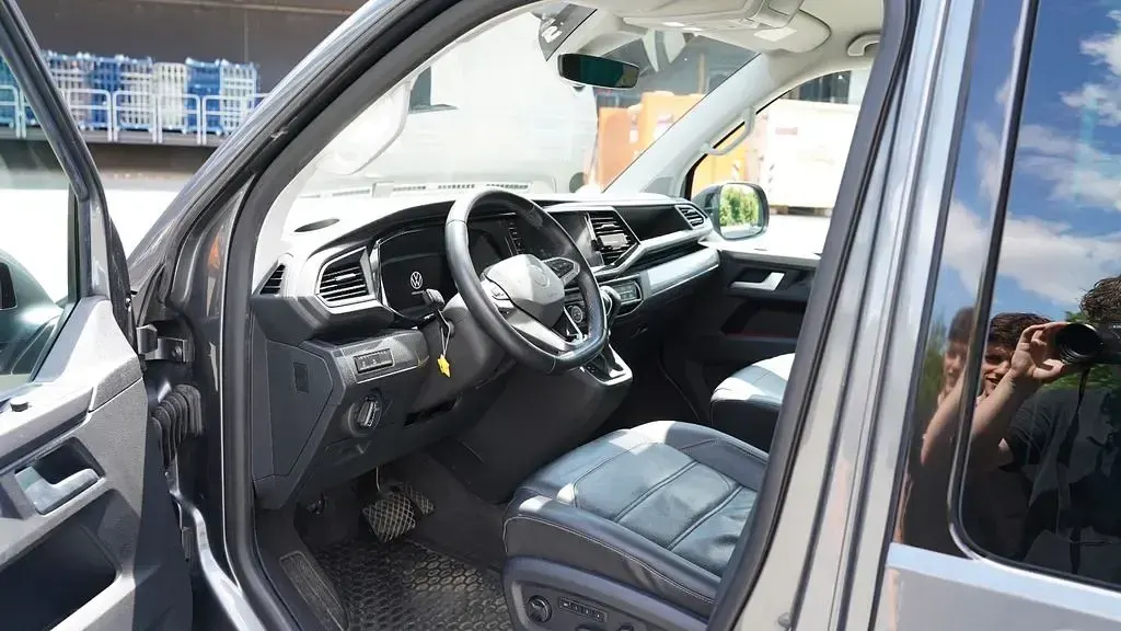 Gebraucht VW Multivan 204 PS (150 kW) 2021 Grau Van / Kleinbus