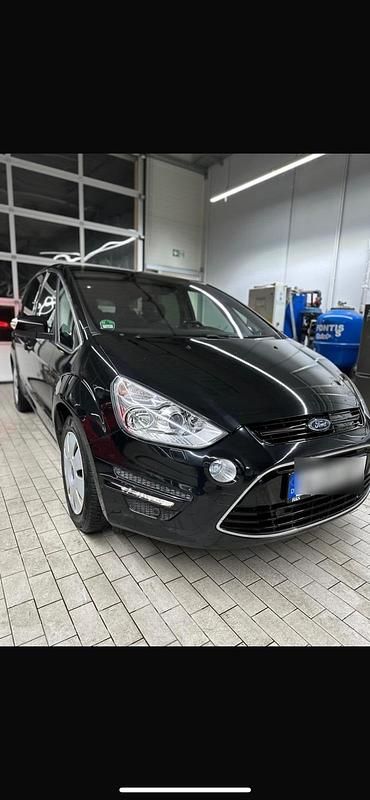 Schwarz Gebraucht 2014 Ford S-MAX S Van / Kleinbus | 10.000 € - Bild 1/4