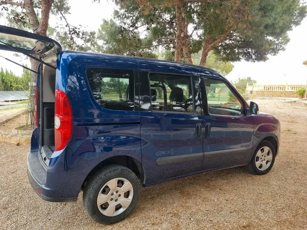 Gebraucht Opel Combo Edition 95 PS (69 kW) 2015 Blau Van / Kleinbus
