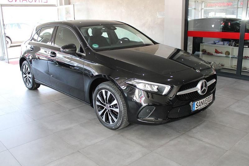 Gebraucht Mercedes A250 Advanced 218 PS (160 kW) 2022 Kosmosschwarz Limousine