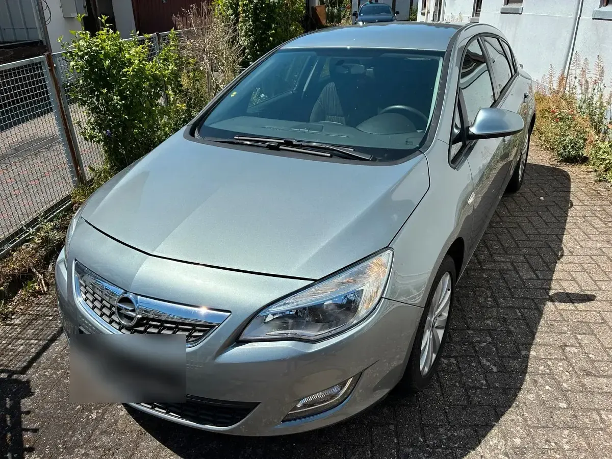 Gebraucht Opel Astra 140 PS (102 kW) 2011 Grau Kleinwagen
