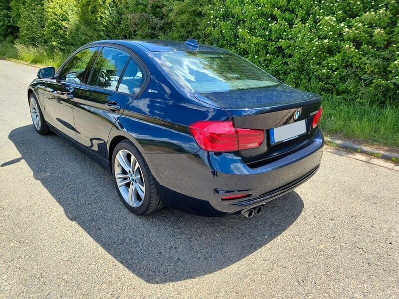 Gebraucht BMW 330e iPerformance 252 PS (185 kW) 2017 Blau Limousine