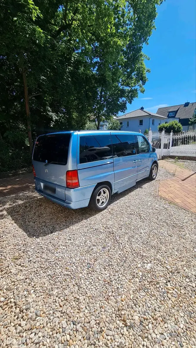 Gebraucht Mercedes V220 163 PS (119 kW) 2026 Blau Van / Kleinbus