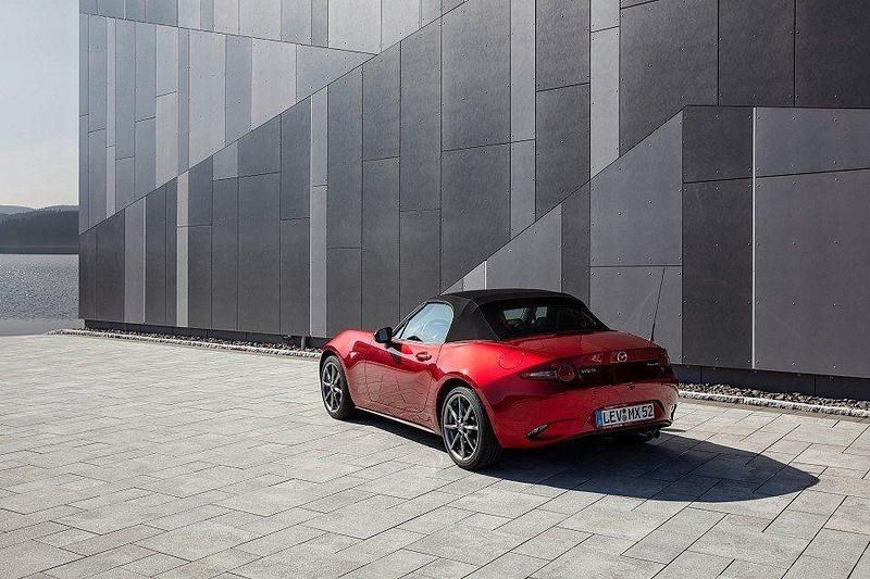 Neu Mazda MX5 Exclusive-Line 132 PS (97 kW) 2025 Machine gray Cabrio
