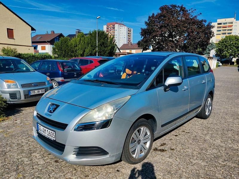 Silber Gebraucht 2010 Peugeot 5008 Tendance Van / Kleinbus | 5.500 € (Teuer) - Bild 1/4