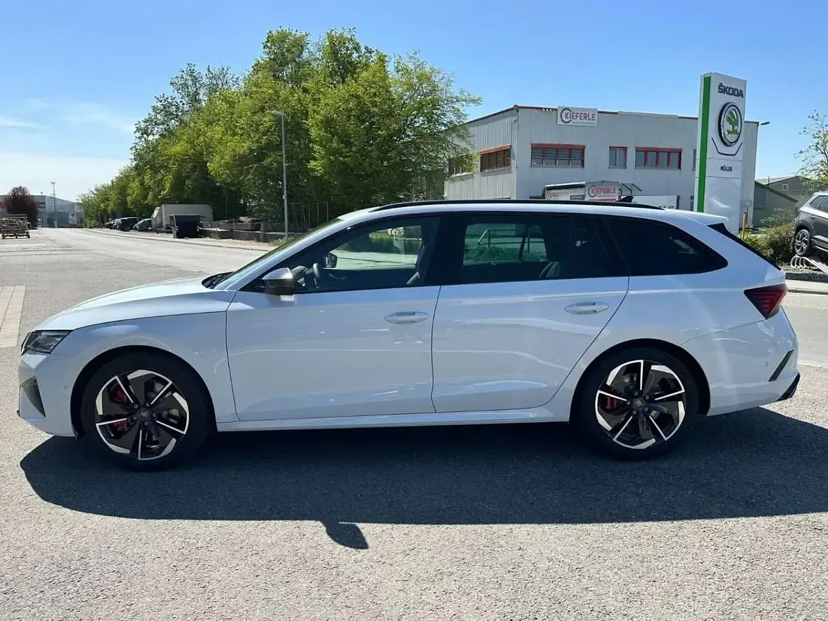Neu Skoda Octavia RS 265 PS (194 kW) 2025 Weiß Kombi