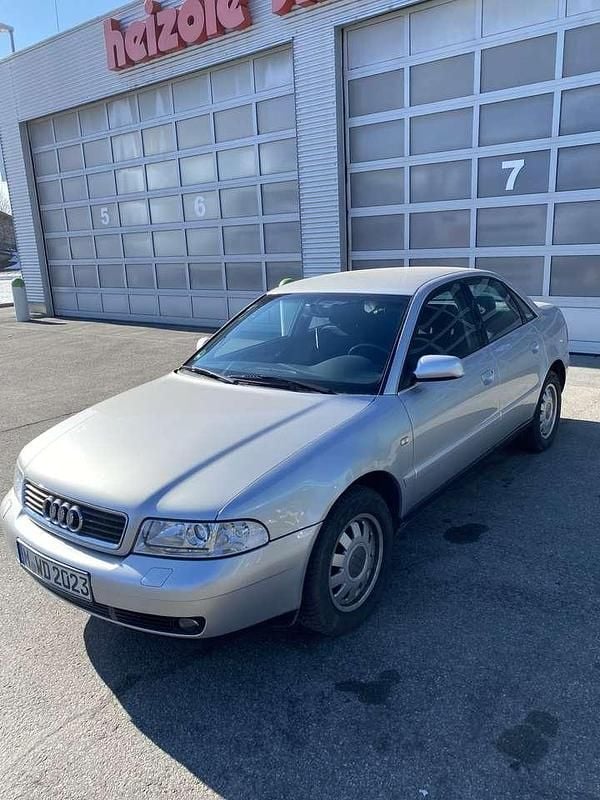 Usata Audi A4 Performance 165 CV (121 kW) 1999 Argento Berlina