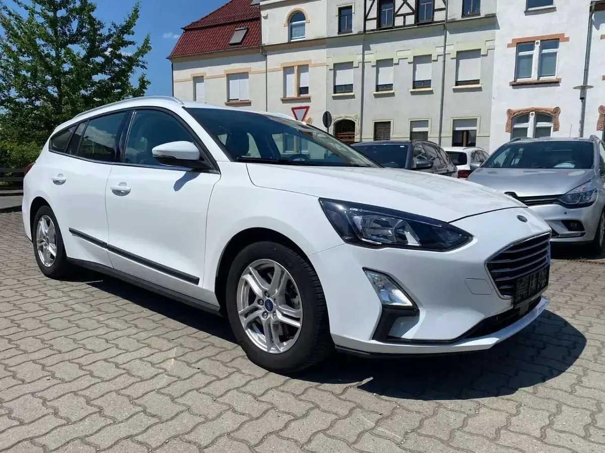 Gebraucht Ford Focus Cool & Connect 120 PS (88 kW) 2020 Weiß Kombi