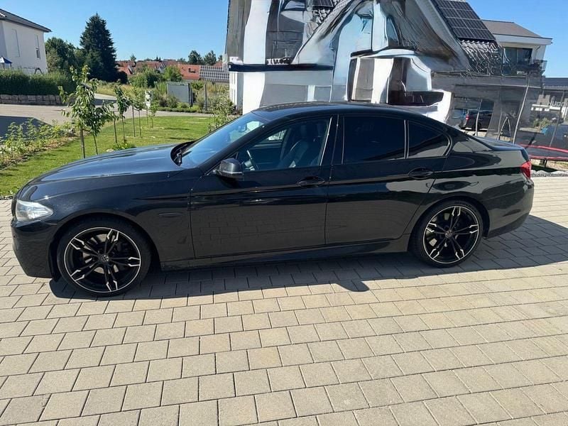 Schwarz Gebraucht 2013 BMW 530 Limousine | 11.000 € - Bild 1/4