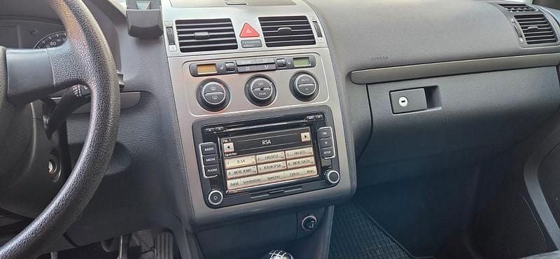 Gebraucht VW Touran 140 PS (102 kW) 2010 Rot Van / Kleinbus