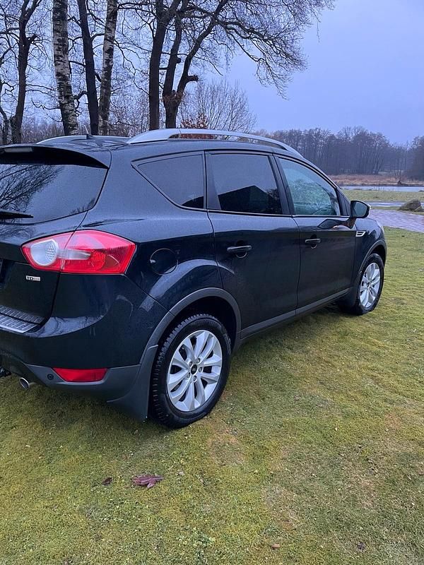 Gebraucht Ford Kuga Titanium 163 PS (119 kW) 2010 Schwarz SUV