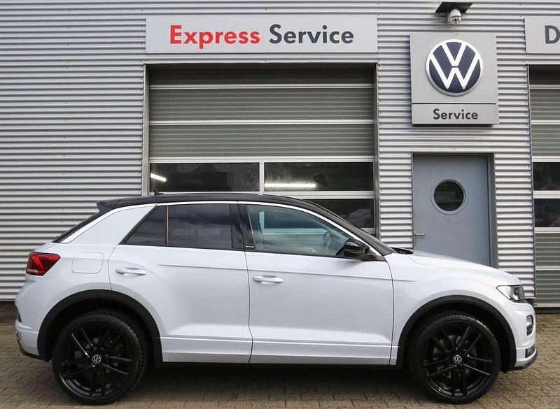 Gebraucht VW T-Roc Active 110 PS (80 kW) 2021 White silver metallic SUV