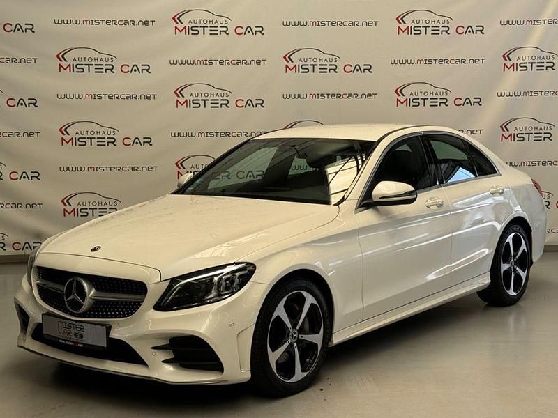 Diamantweiss Gebraucht 2021 Mercedes C220 AMG line Limousine | 25.890 € (Fairer Preis) - Bild 1/4
