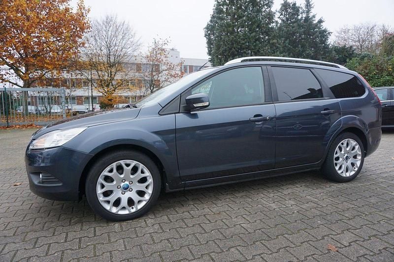Gebraucht Ford Focus Style 101 PS (74 kW) 2009 Grau Kombi