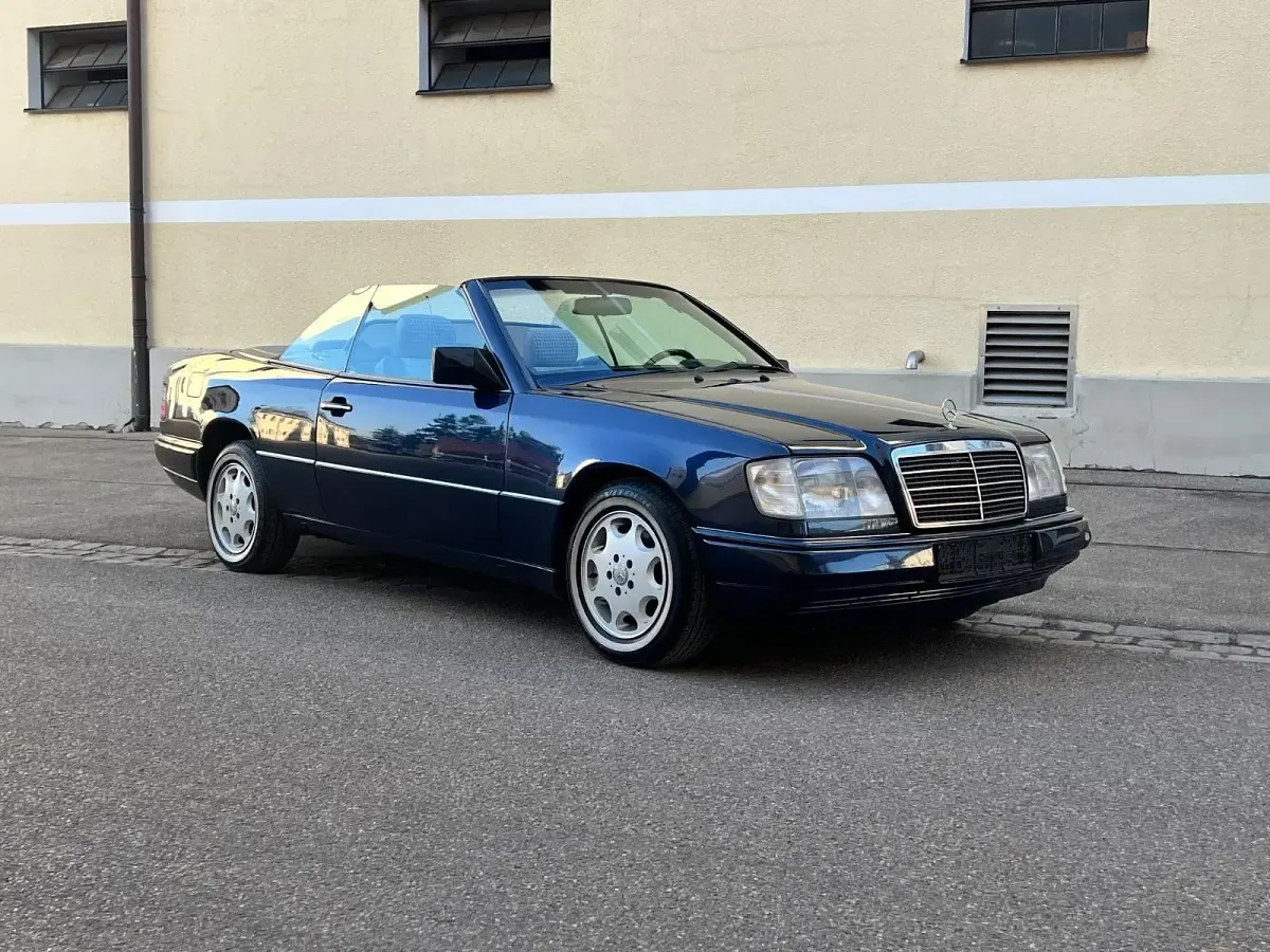 Gebraucht Mercedes E200 136 PS (100 kW) 1998 Blau Cabrio