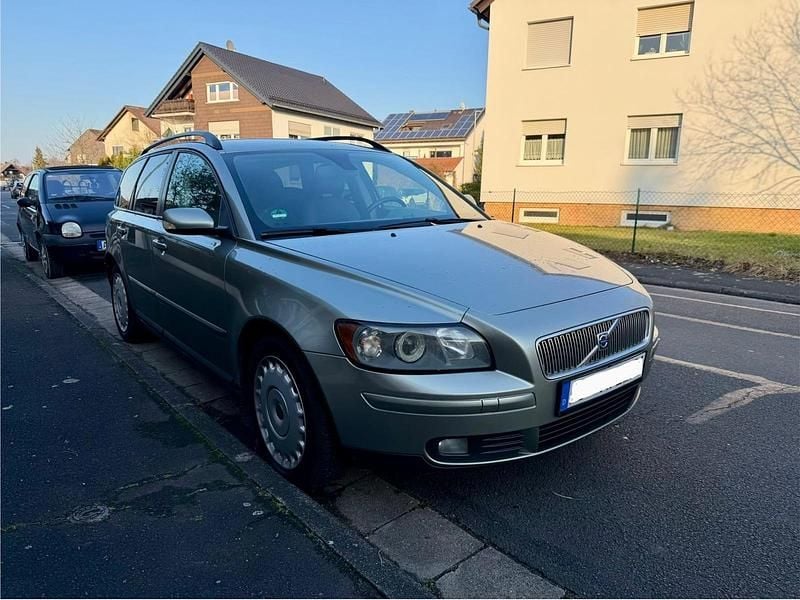 Grün Gebraucht 2007 Volvo V50 Momentum Kombi | 2.750 € (Guter Preis) - Bild 1/4