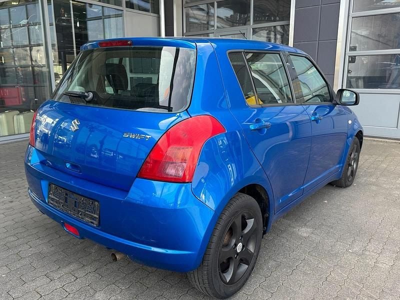 Second-hand Suzuki Swift 92 CP (67 kW) 2007 Albastru Hatchback