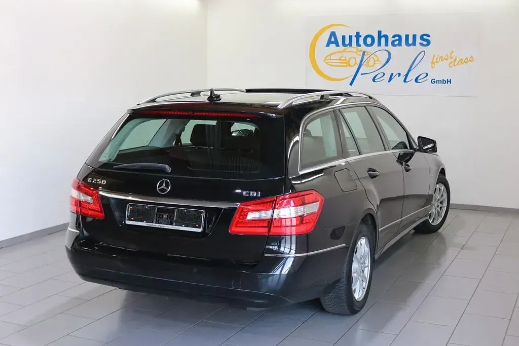 Gebraucht Mercedes E250 Elegance 204 PS (150 kW) 2012 Schwarz Limousine