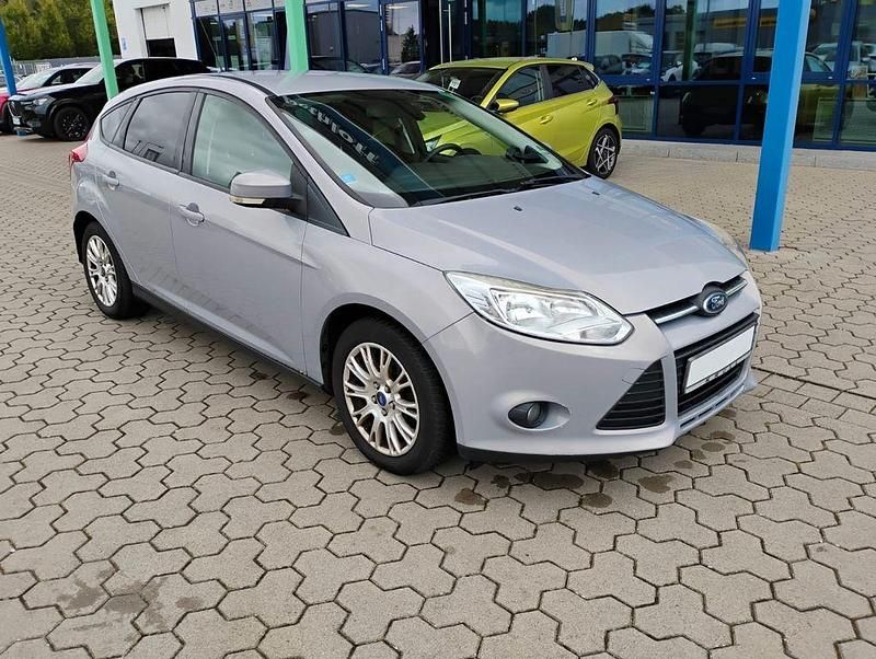 Silber Gebraucht 2011 Ford Focus Trend Limousine | 3.500 € (Superpreis) - Bild 1/4