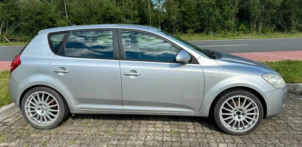 Gebraucht Kia Ceed 143 PS (105 kW) 2009 Grau Kleinwagen
