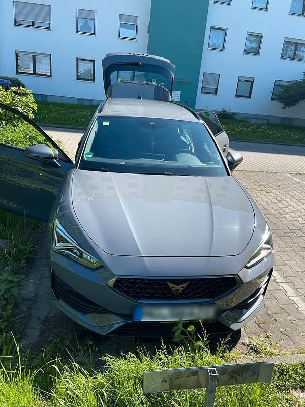 Grau Gebraucht 2022 Cupra Leon Kombi | 22.000 € (Guter Preis) - Bild 1/4