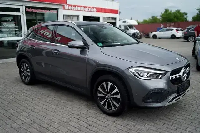 Gebraucht Mercedes GLA200 150 PS (110 kW) 2021 Grau SUV