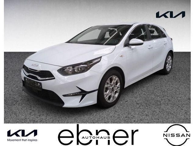 (wd) cararraweiss Gebraucht 2025 Kia Ceed Limousine | 21.490 € (Superpreis) - Bild 1/4