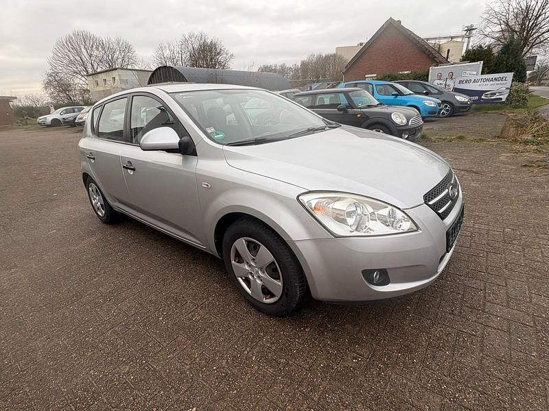 Gebraucht Kia Ceed 109 PS (80 kW) 2008 Grau Kleinwagen