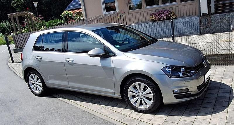 Silber Gebraucht 2014 VW Golf VII Comfortline Limousine | 6.000 € (Superpreis) - Bild 1/4