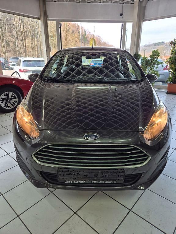 Gebraucht Ford Fiesta Trend 82 PS (60 kW) 2016 Grau Limousine