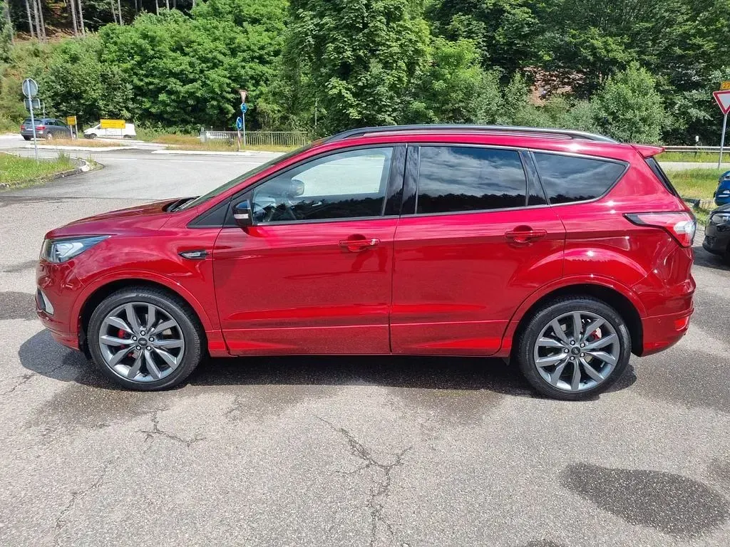 Gebraucht Ford Kuga ST-Line 150 PS (110 kW) 2019 Rot SUV