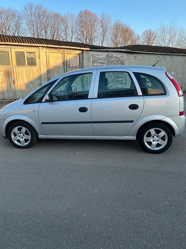 Gebraucht Opel Meriva 105 PS (77 kW) 2004 Silber Van / Kleinbus