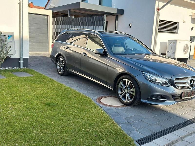 Gebraucht Mercedes E220 170 PS (125 kW) 2015 Grau Kombi