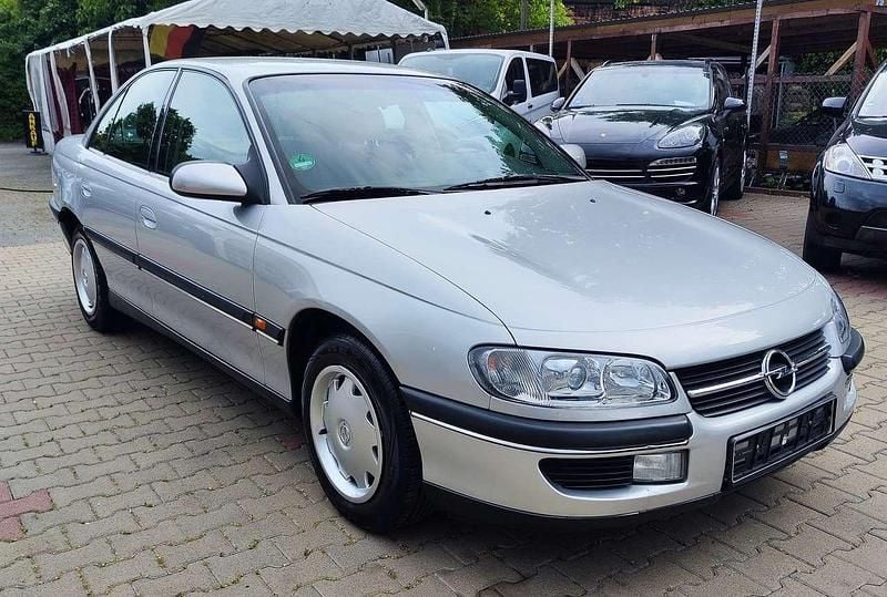 Silber Gebraucht 1998 Opel Omega Limousine | 2.999 € (Teuer) - Bild 1/4